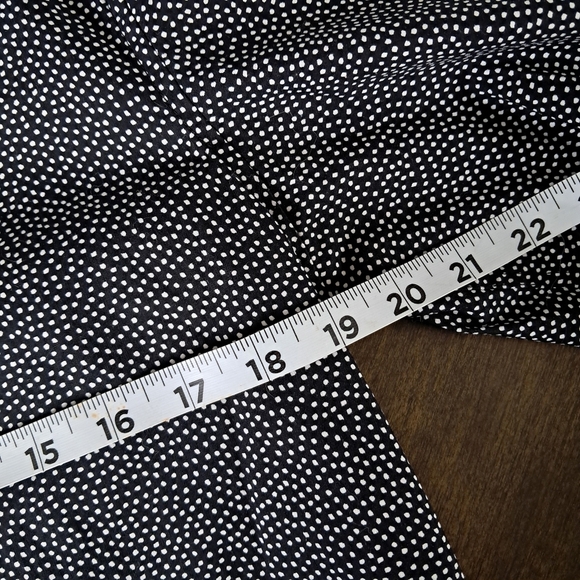 H&M Mens Slim Fit Stretch Button Up Shirt Black White Polka Bot Size Medium - Picture 8 of 9
